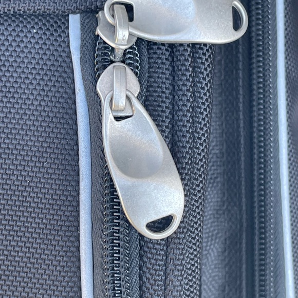 Harley Davidson Tail Bag and Rain Cover - Picture 10 of 16